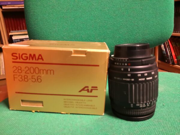 Zoom Sigma 28-200 F 3.8-5.6 per Nikon