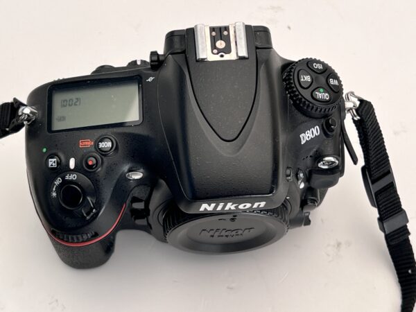 D800